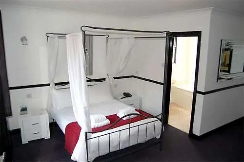 Hotel Noir York 3*,